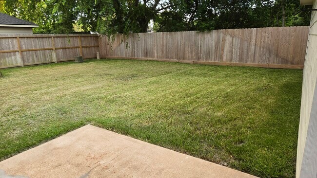 Building Photo - 2126 Blue Water Bay Dr