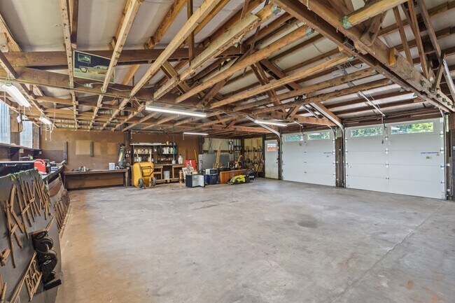 Building Photo - 709 Grand Ave