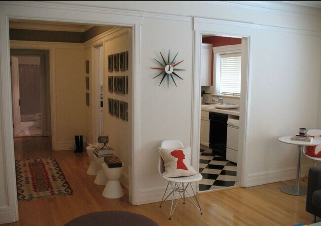 Building Photo - Timeless Queen Anne Condo with Modern Amen...