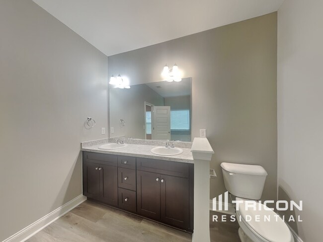 Building Photo - 517 Knollwood