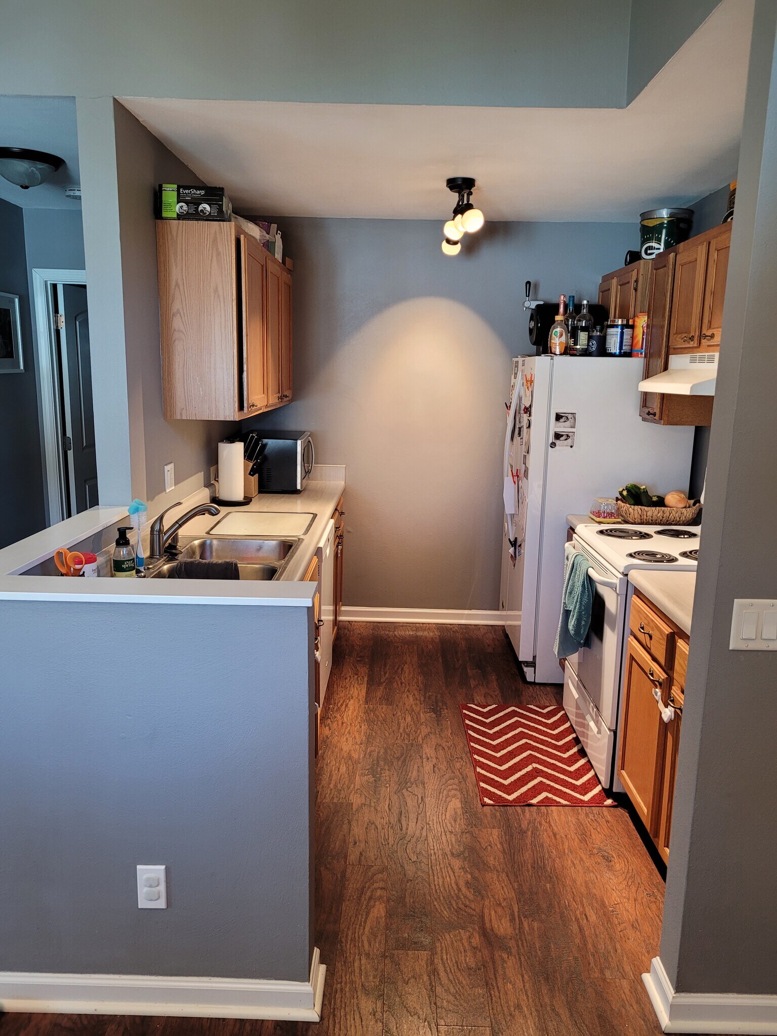 Building Photo - 1575 Kuhle Dr