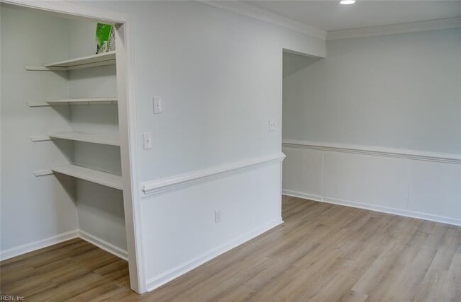 Building Photo - 5686 Rivermill Cir