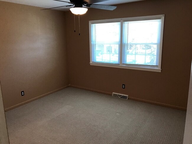 Building Photo - 105 Beechwood Ave