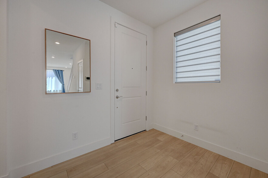 Building Photo - 5927 W Frias Ave