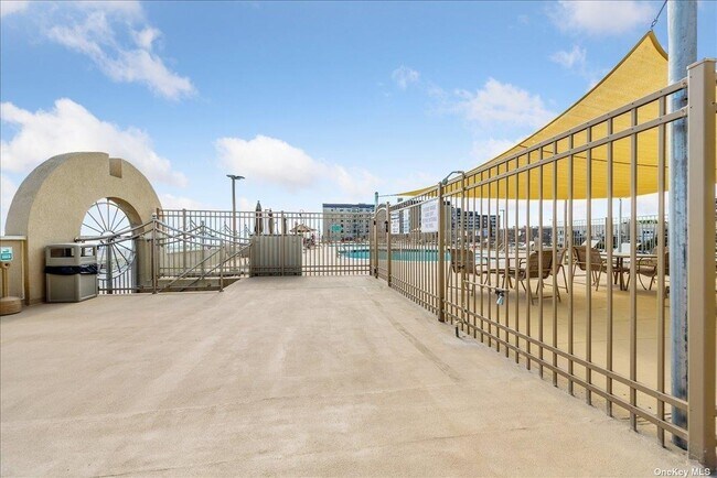 Building Photo - 360 Shore Rd