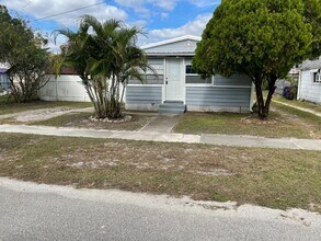 Building Photo - MOVE IN SPECIAL- Cozy 2 Bed/ 1 Bath Home in Saint Cloud