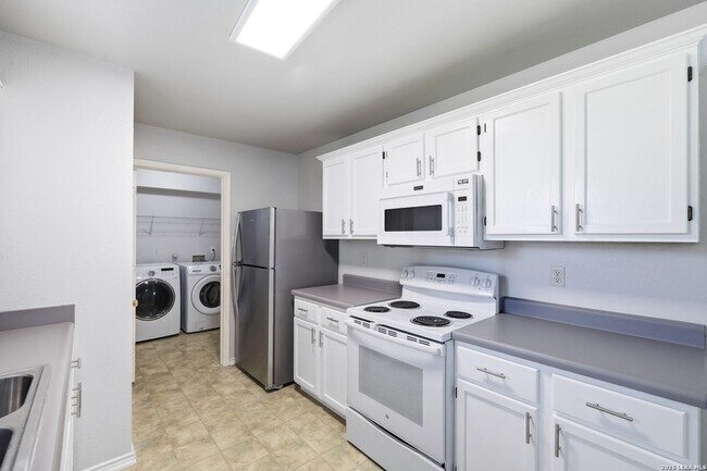 Building Photo - 9427 Velvet Spring