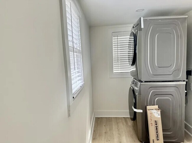 Building Photo - 2846 Appleton Ave