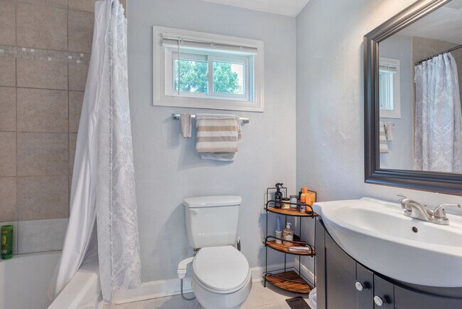 Building Photo - Welcome to this beautifully maintained 4-b...