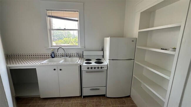 Building Photo - 1601 Francis St