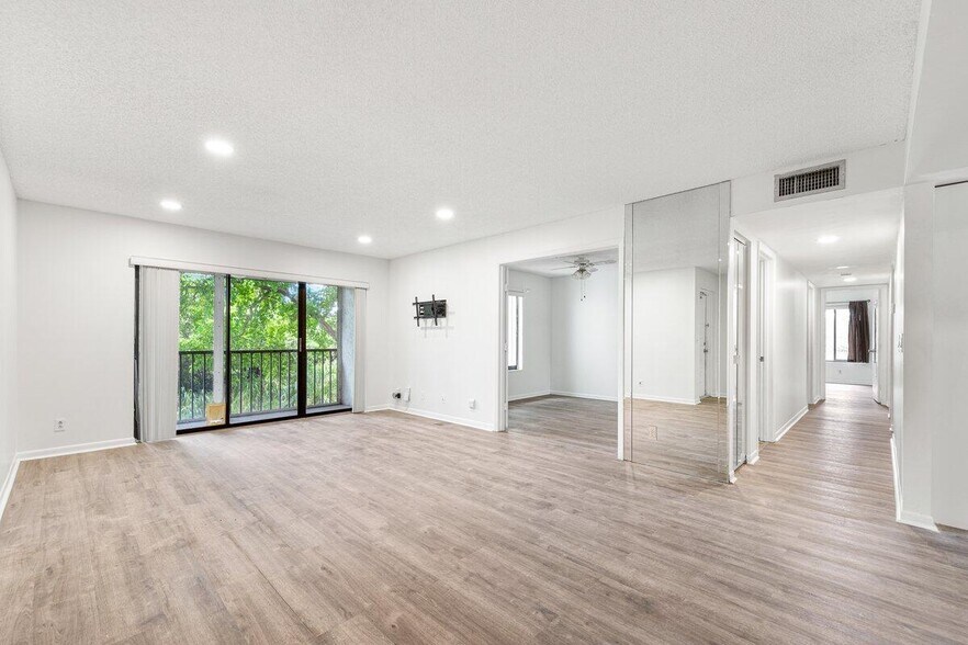Building Photo - 3618 Alder Dr