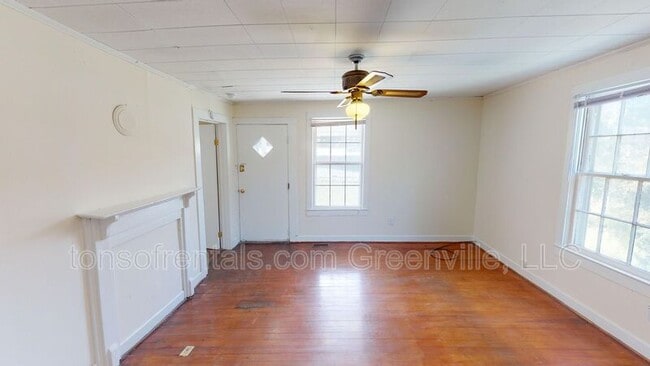 Building Photo - 359 Carney St
