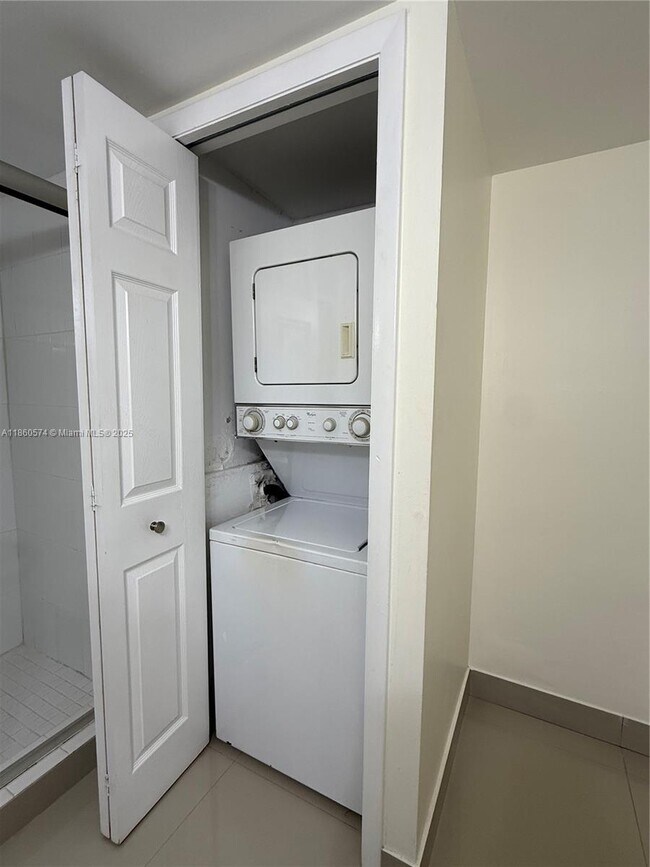 Building Photo - 16541 Blatt Blvd