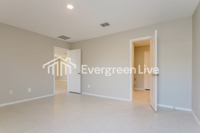 Building Photo - 1033 Crestview Dr