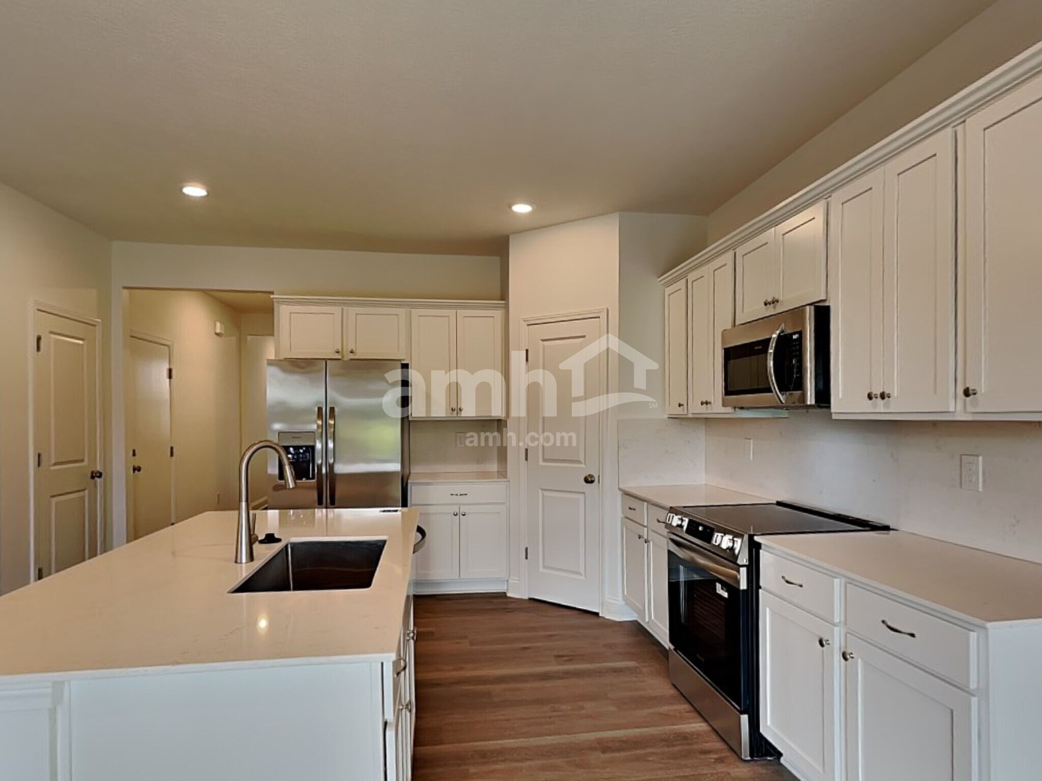 Building Photo - 9202 Henley Ave