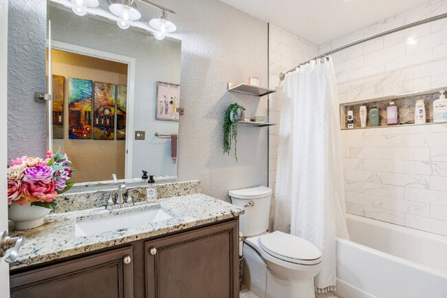 Building Photo - "Coastal Elegance Awaits: Spacious 4-Bed Oasis with Granite Touches on Shipwreck Road"