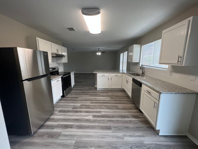 Building Photo - **MOVE IN SPECIAL** COMING SOON* Desirable Location In Cibolo! Spacious Home with Loft & Fenced B...