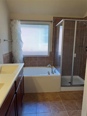 Building Photo - 15917 Alvarado Dr