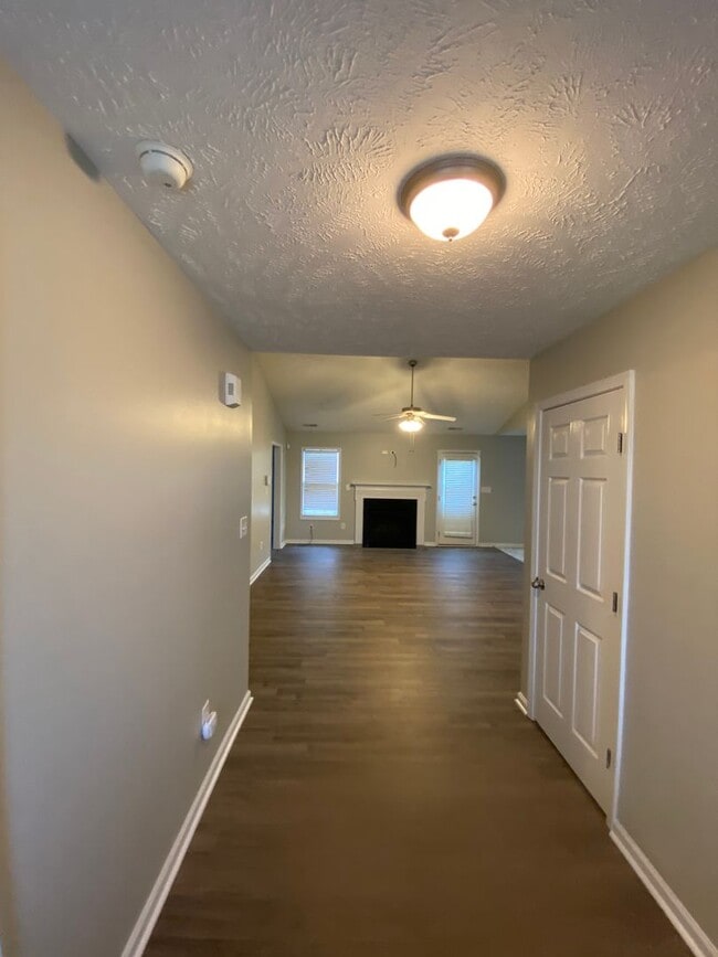 Building Photo - Great Home!  Great Location