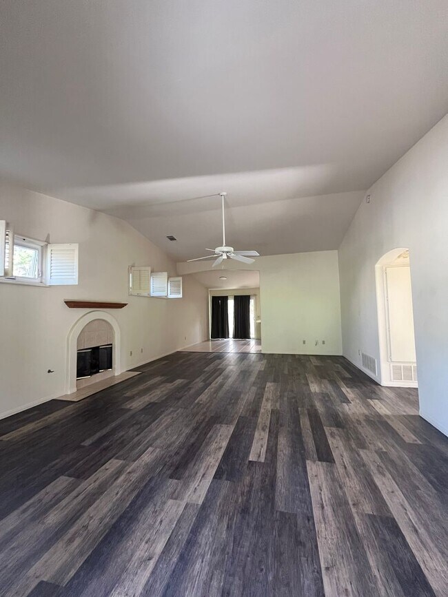 Building Photo - 153 Las Flores Dr