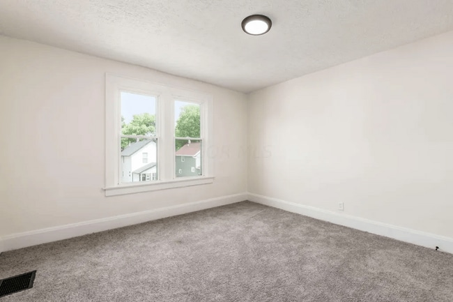 Building Photo - 975-977 Miller Ave