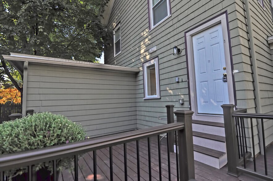 Building Photo - 40 Avon St