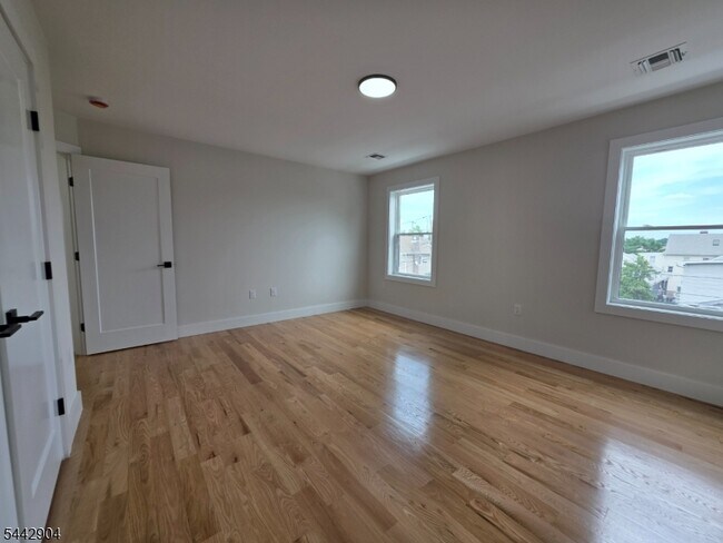 Building Photo - 747 Rahway Ave