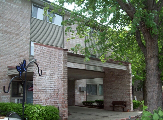 Building Photo - Willow Heights