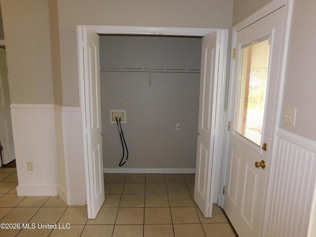 Building Photo - 5539 Bradley Dr