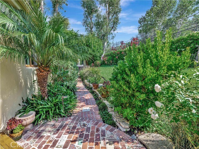 Building Photo - 3635 Serra Rd