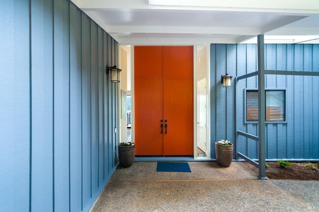 Building Photo - 30 Eucalyptus Rd