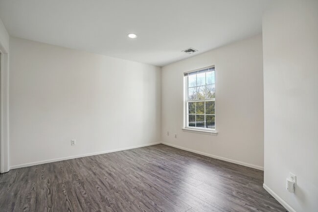 Building Photo - 16 Lagoon Way