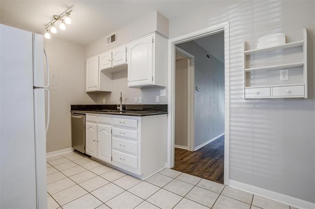 Building Photo - 4020 Ridglea Country Club Dr