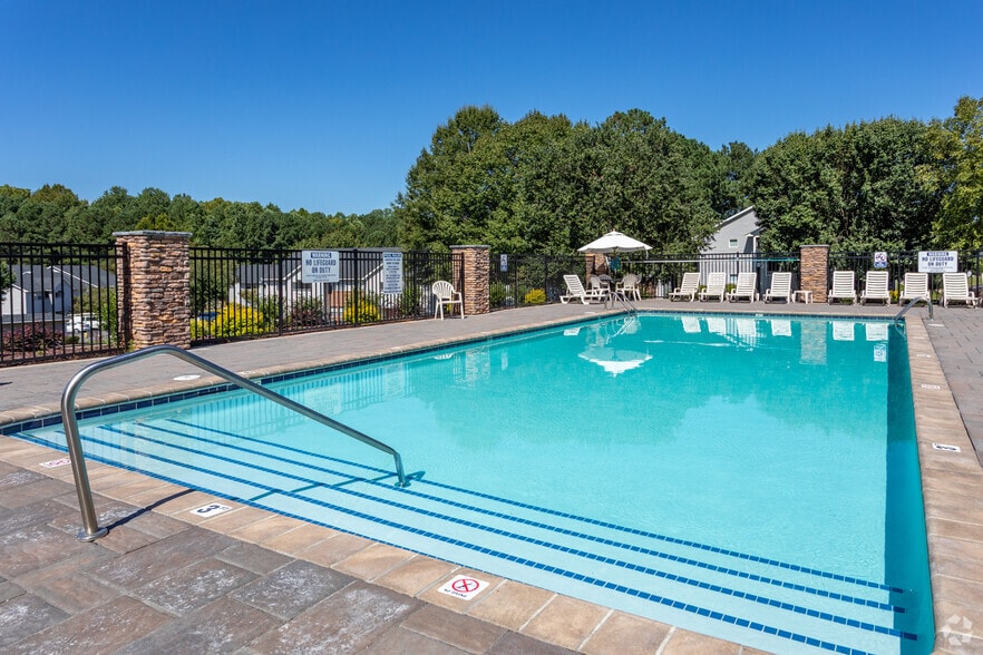 Primary Photo - Mallard Cove Apartments