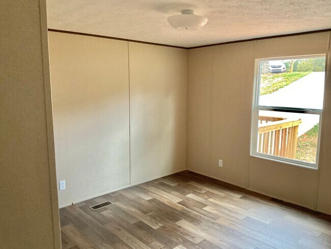 Building Photo - Doublewide Home For Rent in Iron Station NC with 4 Bedrooms, 2 Baths