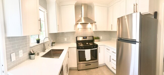 Building Photo - 5711 Woodman Ave