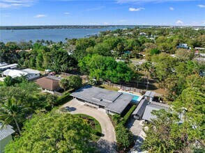 Building Photo - 530 S Manor Dr