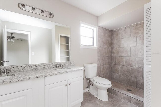 Building Photo - 604 Basingstoke Ct