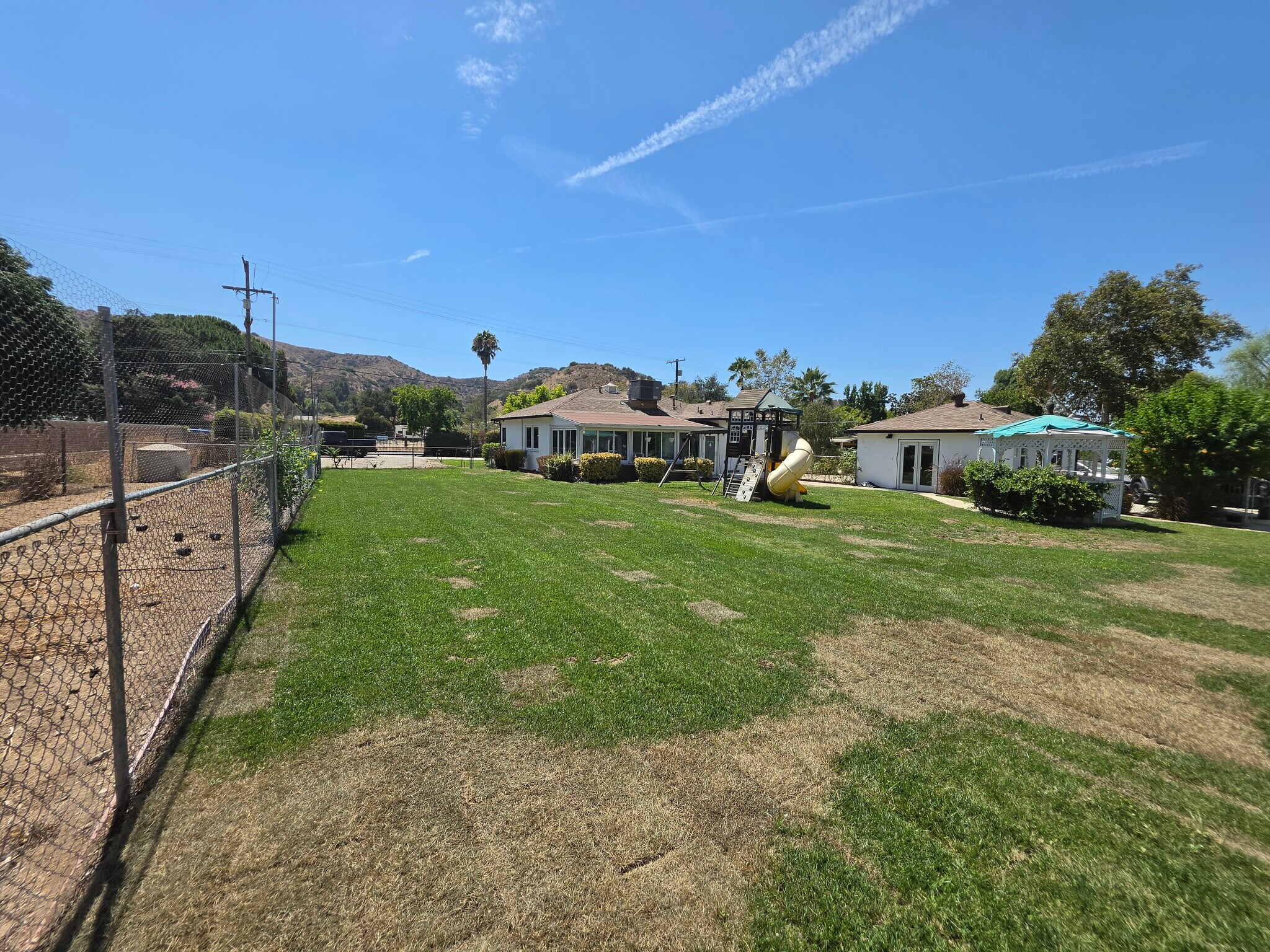Building Photo - 9805 La Tuna Canyon Rd