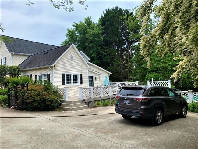 Building Photo - 49 Duke St