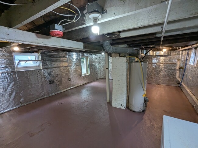 Building Photo - 1210 N Broadway Ave