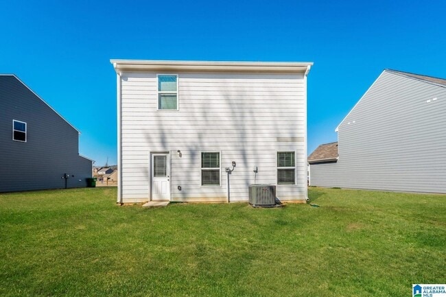 Building Photo - 484 Clover Cir