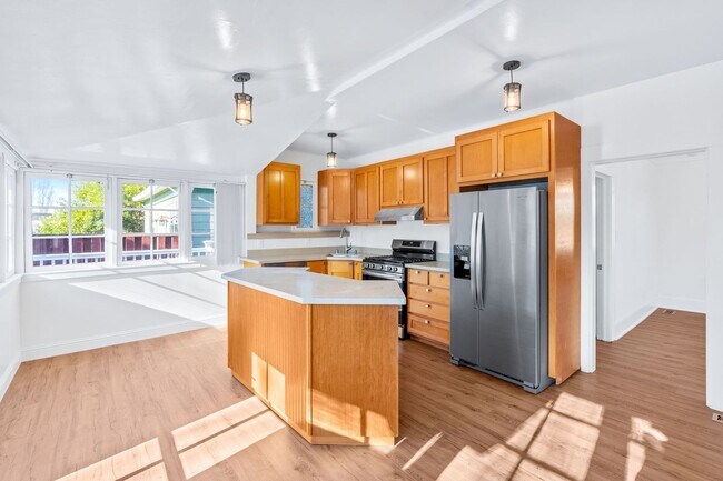 Building Photo - Downtown Napa 2 bdrm 1.5 Bath Home Availab...