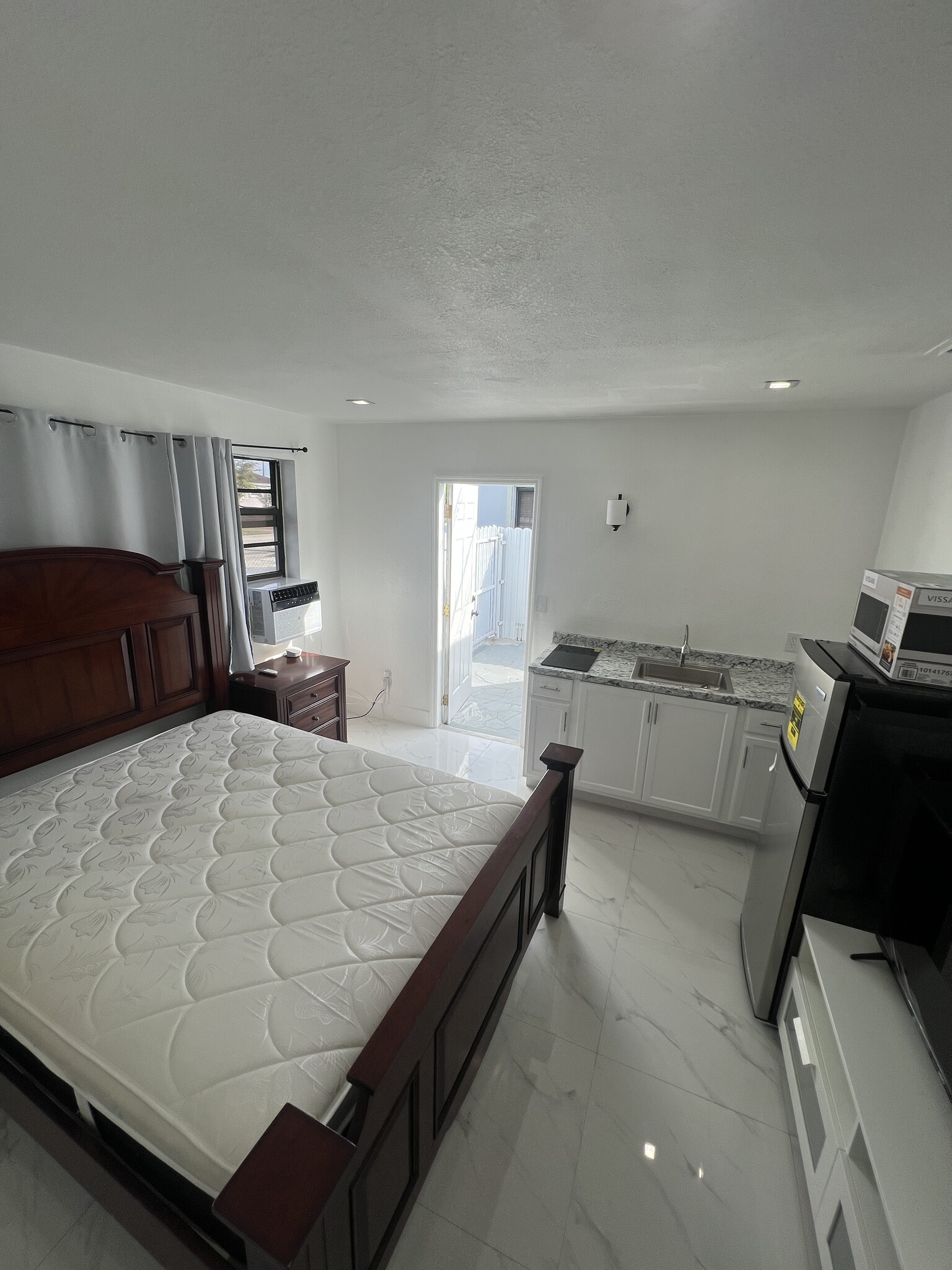 Building Photo - 10444 SW 7th St