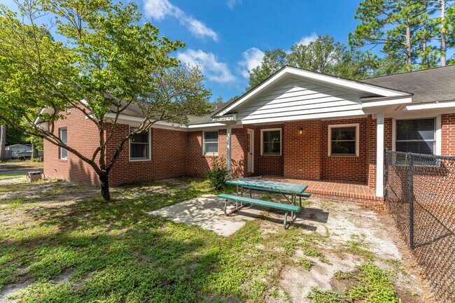 Building Photo - 320 Mendenhall Dr