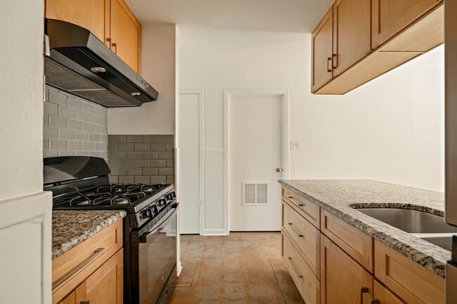 Building Photo - 6709 Tampa Cove