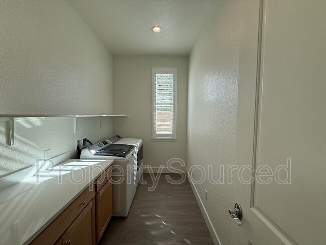 Building Photo - 1136 Crescent Ave