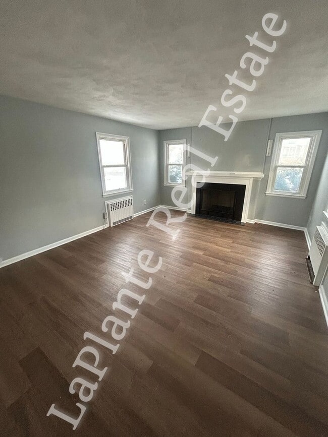 Building Photo - Cozy 2-Bed Home in Toledo