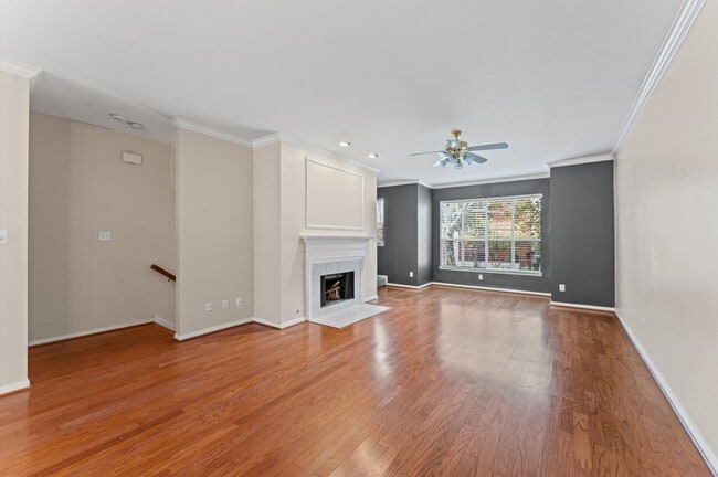 Building Photo - 2905 Crawford St