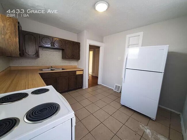 Building Photo - 4433 Grace Ave